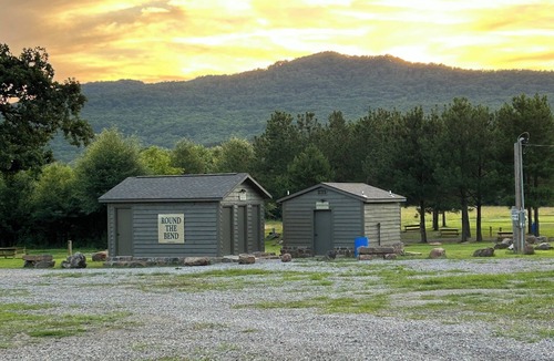 Ozark Cabin | Mulberry River front cabin near ATV/OHV trailheads at Cass, Arkansas. Save 10% each day when booking 5 days or more.