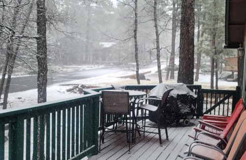 Munds Park House | Munds Park Cabin sleeps 6 in tall cool pines central heat and ac , Great hiking trails near by