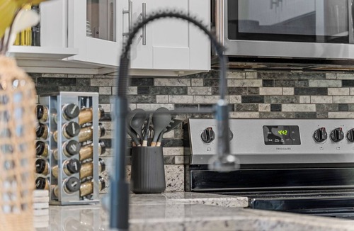 Old Seminole Heights House | Near USF, Ybor City, Busch Gardens/RayJ Stadium + TV Backyard & Games, Slps 8!