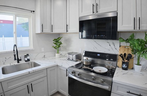 Fullerton House | New 2BR 2BA Entire Home in Fullerton Family & Pet Friendly
