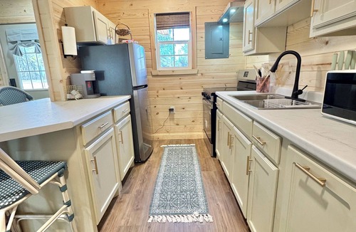 Arthur City Cottage | NEW Bloom Cottage-Cozy Country Retreat