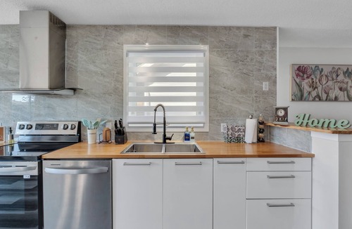 Valley Ridge House | *NEW*HiddenGem*Discount*MovieTheatre*Deck*AC*Downtown 15'*Banff 60'*Bedrooms 4x