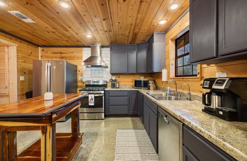 Ringold Cabin | New hot tub, beautiful views, secluded and quiet