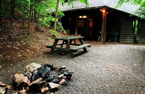 Lansing Cabin | New River Gorge Cabins-The Gathering Place Near New River Gorge NP & Preserve.