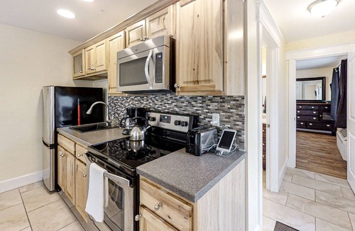 Edgecomb Condo | New Riverfront Condo in Sheepscot Harbour - Walk to Famed Seafood Eatery