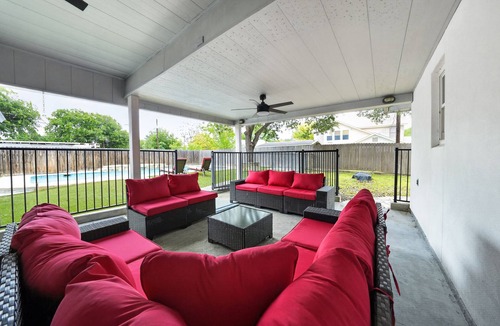 Leon Valley House | NEW! San Antonio Retreat 5BR Sleeps 9 |Near Fiesta TX
