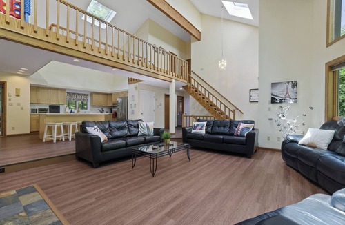 East Stroudsburg House | Newly remodeled 5BRHome-Hot Tub, Game & Poker rooms, Pool, Fire Pit, Kayaks, AC!