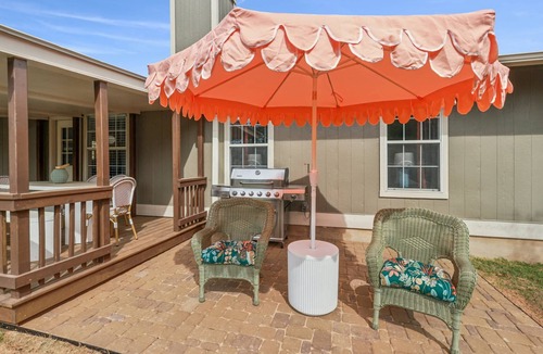 Mesa Ridge House | Newly Remodeled, Whimsical Retreat - Viking Hot Tub, Ultimate Game Room, Massage Chair, BBQ