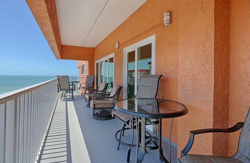 Redington Shores Condo | Newly Renovated Penthouse. See video (Pic. 3). Also see VRBO 576444