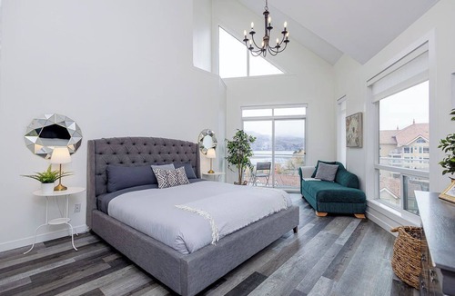North End Condo | Newly renovated 2,000sf Penthouse Loft Discovery Bay Sleeps 12 with 4 bedrooms.