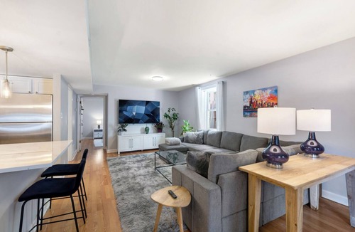 Sheffield Neighbors Apartment | Newly renovated, Chic, Spacious & Bright 1-bedroom apt in Lincoln Park!
