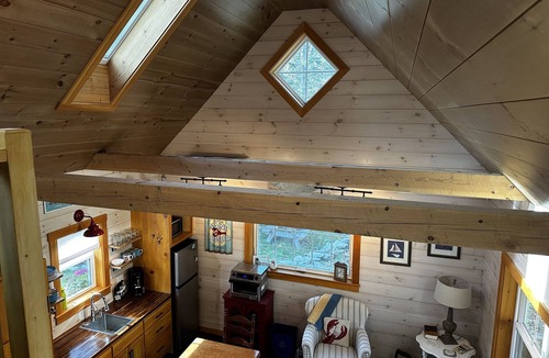 Bristol Cottage | Next Avail. Aug. 22 - 3 night min - 1st flr King & Full Loft, AC, Pets Free
