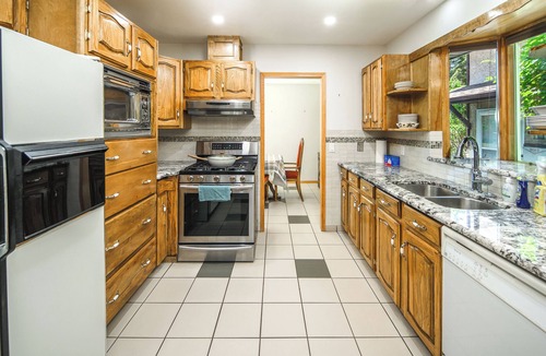 Northwest Calgary House | Nice 5 Beds Double Garage Fully Fence Yard Close to Stempede 10 mins to DT