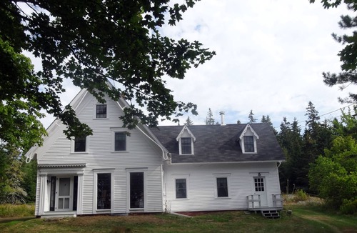 West Tremont House | Nineteen Century Sea Captain's House On The Quiet Side
