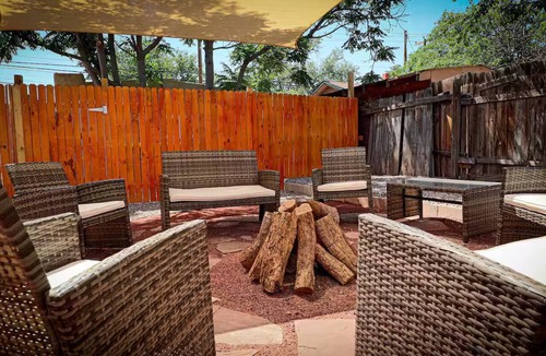 University Heights Apartment | Nob Hill/UNM Luxury Remodeled House w/King Beds