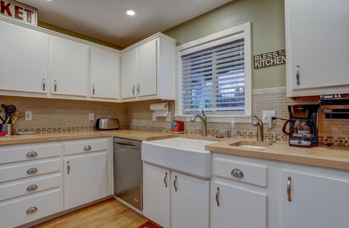 White Salmon House | Northern Lights 3 Bedroom Home by RedAwning