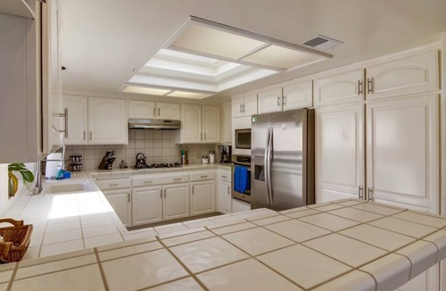 Central Mission Beach Condo | Ocean Front House with Private Ground Level Patio & 2 Garages - Sleeps 10+