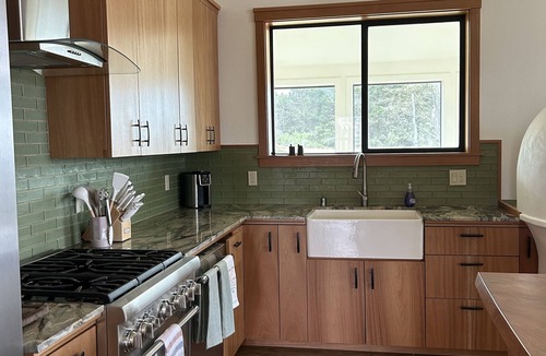 Sereno del Mar House | Ocean view peaceful- 9 min walk to sandy beach