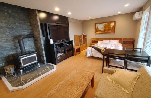 Departure Bay Apartment | Ocean View Self-Contained Studio Suite, Near Ferry in Quiet Forested Area