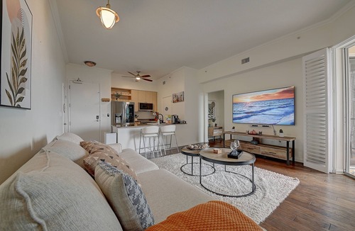 Waterfront Apartment | Ocean View Suite by Convention Ctr & Beach with Free Parking