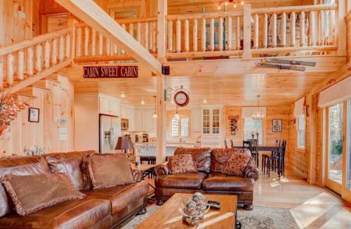 Whitefield House | OE Beautiful modern log home on 17 acres private views fire pit Ping Pong AC