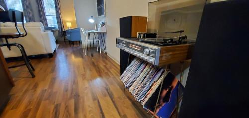 Fort Smith Apartment | Old Fort Loft King & Queen suites nearest accomodation to Marshals Museum power your EV for free!