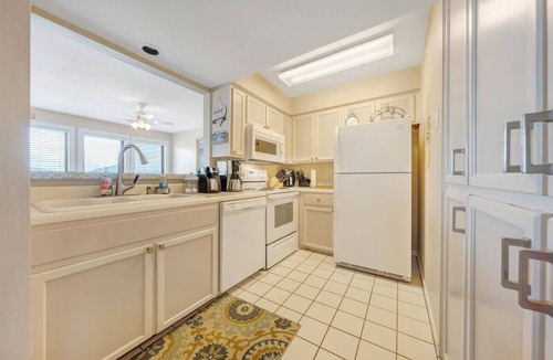 North Shore Condo | ON LAKE TIME: Lakefront Condo with Beautiful Views of Smith Mountain Lake