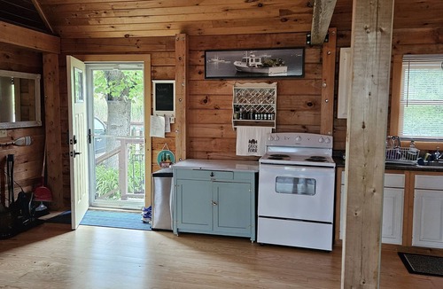 Stockton Springs Cabin | On Mill Cove. Close to Acadia, restaurants, kayaking, hiking trails.