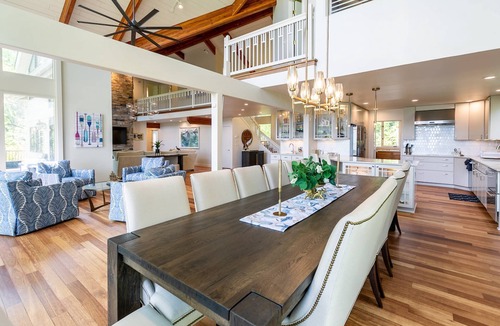 Edgewater House | On the Waterfront Luxury Chalet w Multiple Suites, Private Pier and Hot Tub in Edgewater