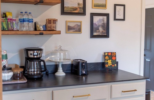 Hatton House | One Eyed Odie's Cozy 3-bed, 1-bath home with a relaxing hot tub.