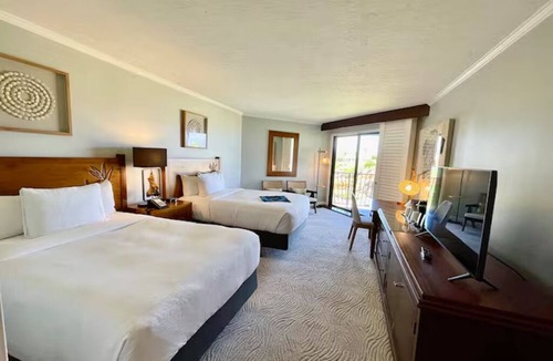 Hanamaulu Resort | OUTSTANDING OCEAN AND POOL VIEWS FROM TOP FLOOR! GREAT DEAL WITH NO RESORT FEES!