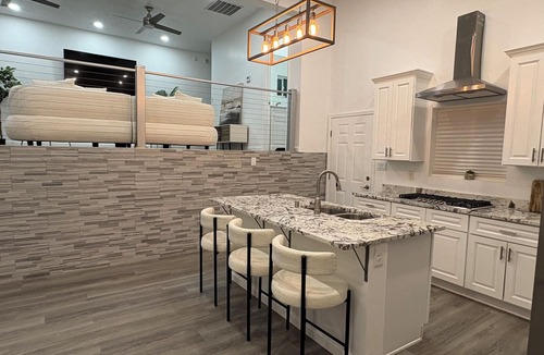 Northwest Heights House | Palisades hills home with City Mountain View’s