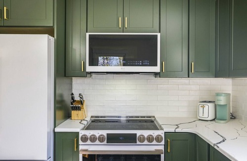 Raphine House | Panoramic Mountain Views + Private Hot Tub — Your Ultimate Shenandoah Valley Escape