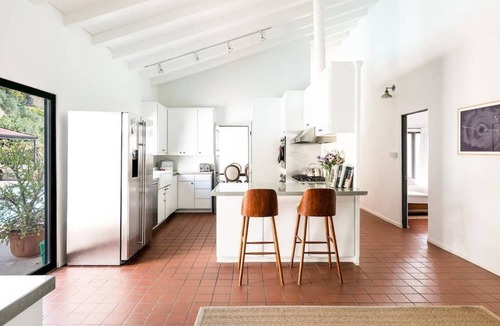 Eastern Malibu House | Panoramic Ocean View, 7 bedroom Gated Villa, Pool & Tennis Court - 2 buildings