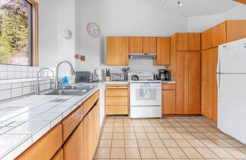 Sea Ranch House | Panoramic Ocean Views, Hot Tub Under The Stars and EV charging station
