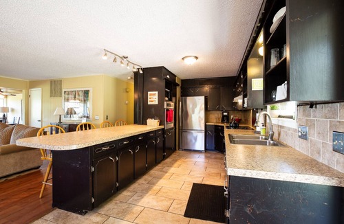 Pettit House | Panoramic views of Lake Tenkiller from the House on the Hill