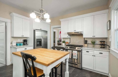 Kerns House | Paradise Haven-4 BR/2BA- Near Laurelhurst Park