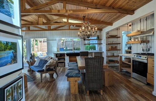 Barton Hills House | Park Views-Costa Rican BREEZY-EPIC POOL-EVERYTHING Outdoor ADVENTURE & WALKABLE