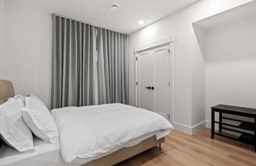 Banff Trail House | "Pavia" Suite, Private Entry, Short Walk to U of C