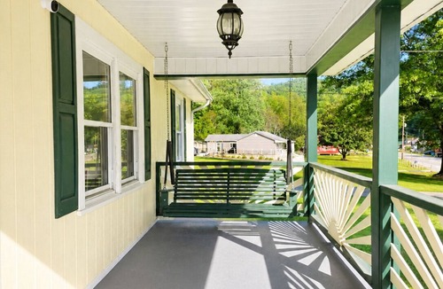 Hernshaw House | PawPaw’s Retreat ATV/UTV/TrailerParking/Near Outlaw and Hatfield & McCoy Trails