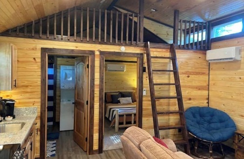 Ashdown Cabin | Peace & Quiet, near town but in a country/farm setting