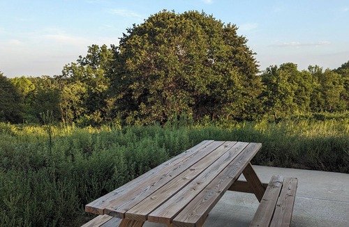 Neal Cabin | Peaceful 1-bedroom cabin with AC in charming Flint Hills of Kansas