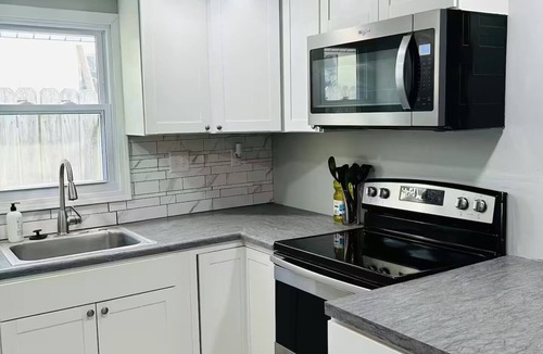McPherson House | Peaceful 2-bedroom house with AC in charming McPherson