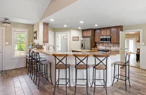 Fischer House | Peaceful, family friendly home close to water activities, shopping, and more!
