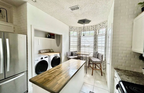 North San Antonio - SAT House | Peaceful Home ~ 30’ private koi pond ~ Extended Stays