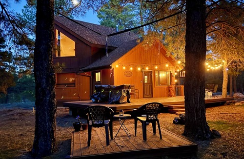 Flagstaff Cabin | Peaceful Pines Cabin -3 fenced acres, trails, slopes, downtown Flagstaff close!