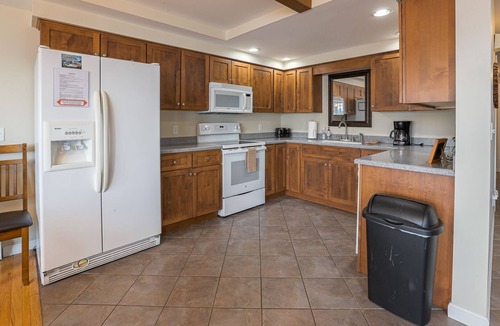 Eddington House | Peaceful Point Waterfront Dogs Welcome, Near Acadia National Park & Bar Harbor
