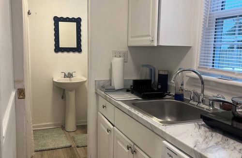 Parkside Cottage | Peaceful Private Carriage House in Savannah - Furnished + Utilities Included