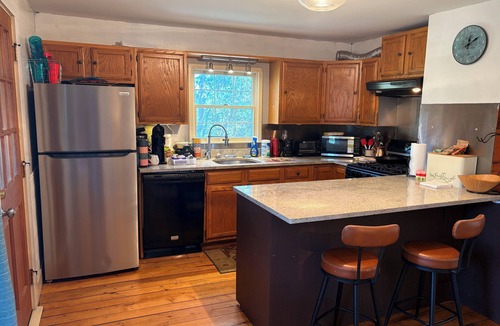 Oakland House | Peaceful retreat on farm minutes to lake. Bring kayak or canoe!