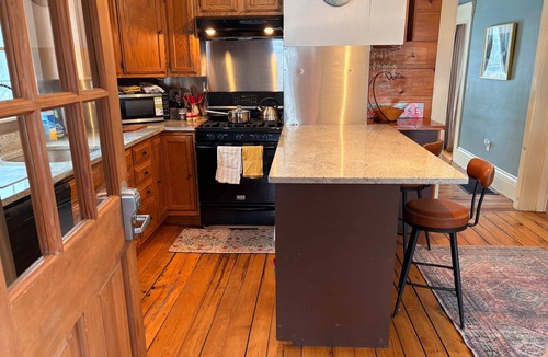 Oakland House | Peaceful retreat on farm minutes to lake. Bring kayak or canoe!